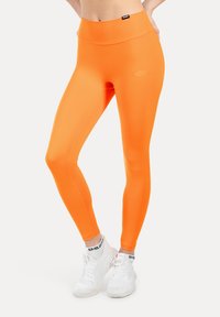 Feloranje leggings gemaakt van een glad, rekbaar materiaal met een hoge tailleband en een klein logo detail op de heup.