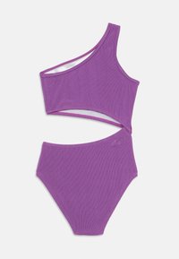 Fialový dvojdielny bikiny s topom na jedno rameno s textúrovaným ribbingom a zodpovedajúcimi vysokými nohavičkami, obe s detailmi v podobe výrezov.