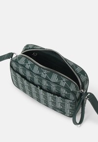 Lacoste DAILY LIFESTYLE SEASONAL - Borsa a tracolla - green