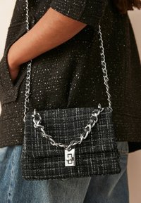 Next REGULAR FIT - Ülerinna-kott - monochrome