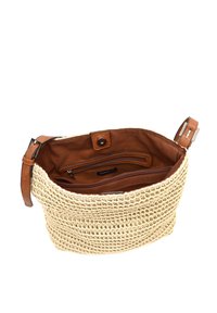 Borsa in paglia intrecciata con manico in pelle marrone e rivestimento interno, dotata di una tasca con zip e di una chiusura a scatto sicura.