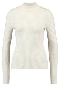 Pull à col roulé en maille côtelée couleur crème, manches longues, silhouette ajustée avec de fines lignes verticales.