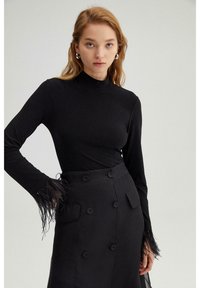 FEATHER DEAILED BODY - Majica z dolgimi rokavi - black