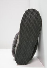 Shepherd LENA - Chaussons - asphalt