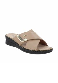 Beige leren instapsandalen met kruislings ontwerp, voorzien van gouden accenten en een zwarte rubberen zool met gestikte details.