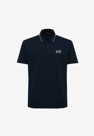 Polo shirt blu navy in cotone con colletto, due bottoni e borchie decorative sulle spalle; presenta il logo EA7 sul petto.