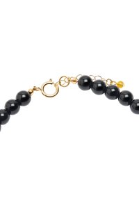 Czarny bransoletka z koralików z polerowanym onyksem, wyposażona w złocony zapięcie i przedłużacz, podkreślająca nowoczesny design i gładką fakturę.