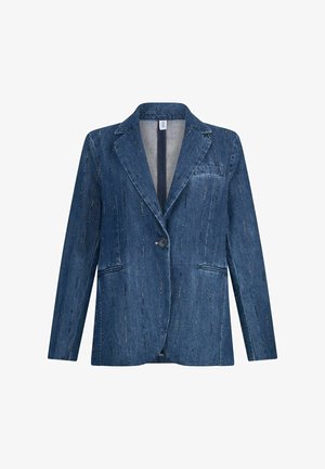 Blazer en denim bleu avec un bouton, des revers crantés et deux poches avant, présentant des détails subtils de coutures verticales scintillantes.