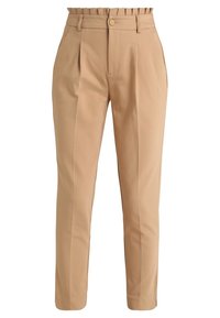 Beige bukser med skræddersyet pasform, der har en flæset taljebånd, læg foran og en glat tekstur.
