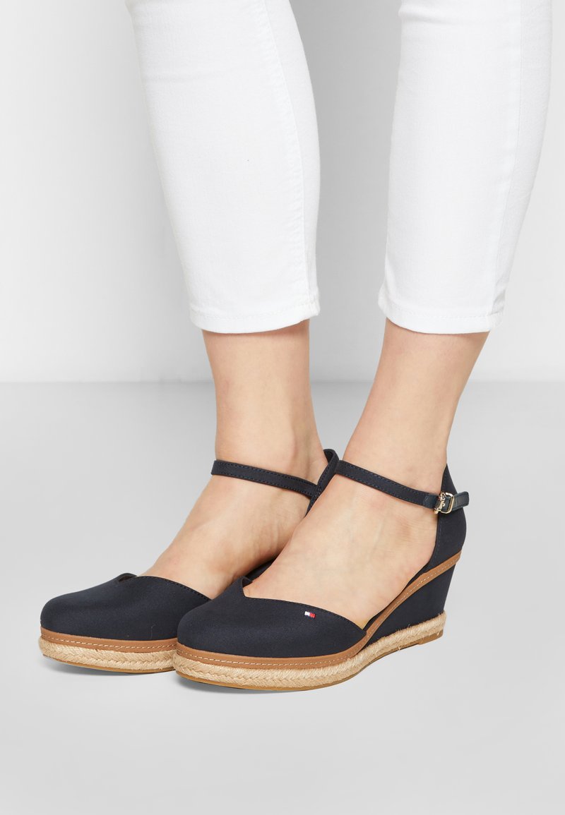 Hilfiger BASIC CLOSED TOE - Wedges - desert sky/dark - Zalando.co.uk