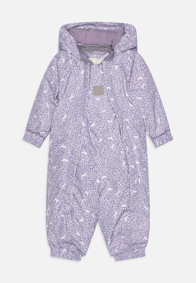 Macacão de neve de padrão roxo com capuz, punhos elásticos e textura suave. Acentuado com desenhos brancos de folhas e animais.
