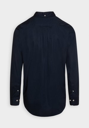 Donkerblauwe langemouw shirt met een kraag met knopen, zijplooien en knoopaccenten op de mouwen. Glad stof met een klassieke snit.