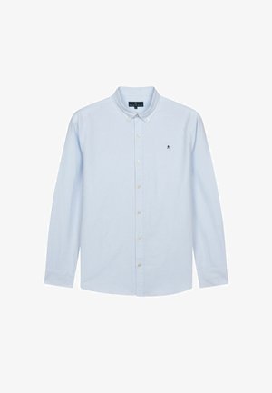 Lichtblauw overhemd met lange mouwen en een subtiel streepjespatroon, knopen-down kraag, en klein zwart logo op de borst.