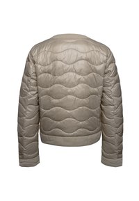 Beige vadderad jacka med rund hals, med ett vågigt mönster, vadderad textur och lång ärm. Bakvy, kort längd.