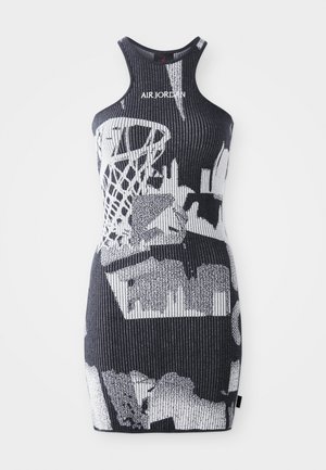 Schwarzes, geripptes Tankdress mit weißen grafischen Mustern und "AIR JORDAN"-Logo am Ausschnitt. Enganliegende Silhouette, knielanges Design.