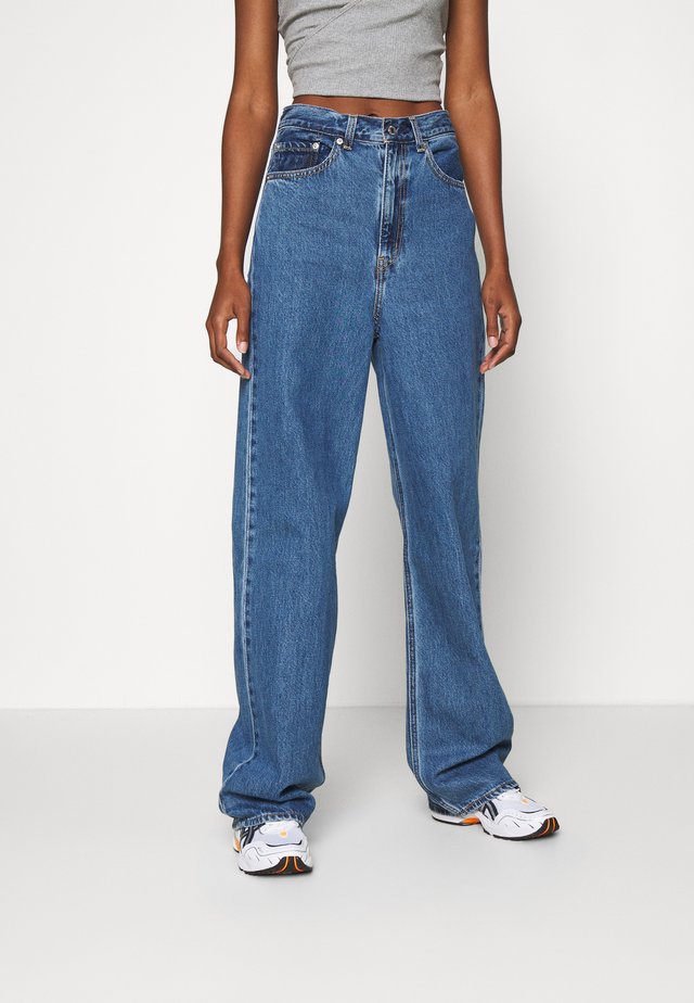 HIGH LOOSE - Flared Jeans - blue denim