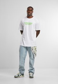 Mister Tee I AM FLYING  - T-shirt med print - white