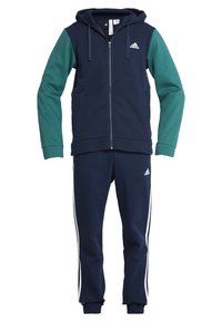 Survêtement Adidas bleu marine avec manches vertes, sweat à capuche zippé, logos Adidas sur la poitrine et le pantalon, et bandes blanches le long des jambes du pantalon.