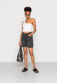 Levi's® GRAPHIC POOL TANK - Top - white