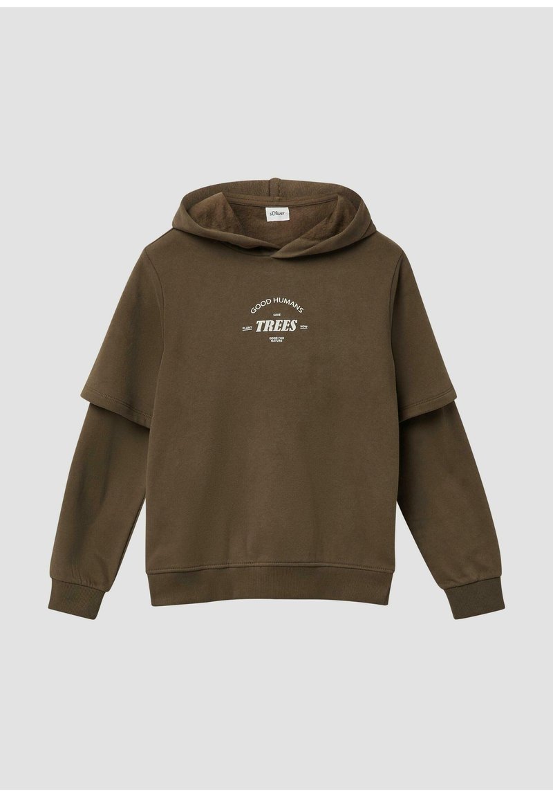 Brązowy, warstwowy hoodie z długimi rękawami i kapturem, z białym napisem "Dobrzy Ludzie Ratują Drzewa, Sadź Teraz" na klatce piersiowej.