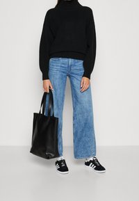 GAP Sweter
