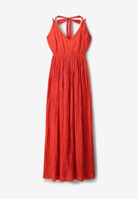 Robe maxi rouge avec décolleté en V, bretelles à nouer ajustables et taille froncée. Présente un tissu texturé plissé sur toute sa surface.