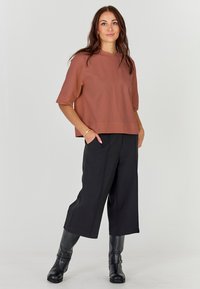 NÜ Denmark ALMA - Základné tričko - cappuccino