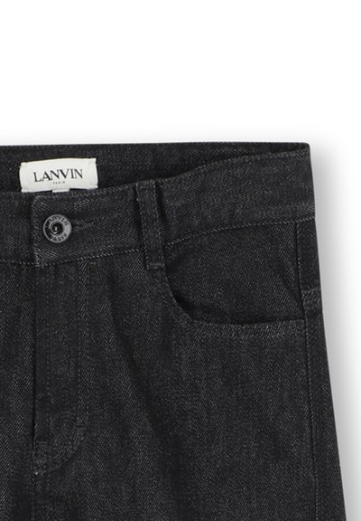 Pantaloni in denim nero con un taglio dritto, dotati di una tasca frontale, due passanti per la cintura, una chiusura a bottone e un'etichetta con la scritta "LANVIN".