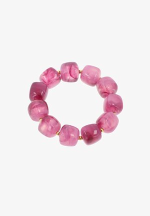 Bracelet en acrylique rose avec perles carrées arrondies aux motifs marbrés, séparées par de petits accents dorés.