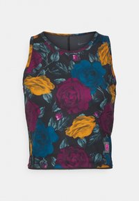 Květinový crop top vyrobený z elastické látky. Má černé pozadí s růžemi v žluté, modré a fialové barvě a kontrastní lemování na spodním okraji.