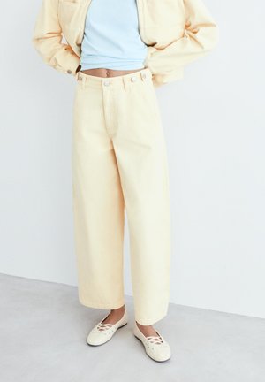 PULL&BEAR ADJUSTABLE BALLOON  - Blugi loose fit - yellow