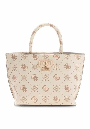 Sac à main Guess couleur crème avec motif logo beige, fermeture à boucle dorée et poignée supérieure sur fond blanc.