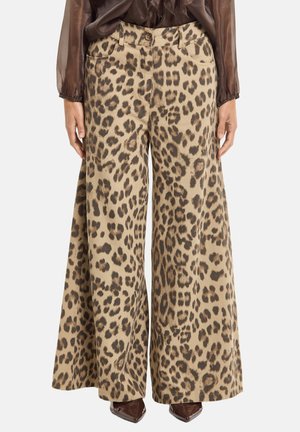 Wide-legged trousers in a leopard print pattern, featuring a beige background with dark brown spots, pockets, and a button closure.