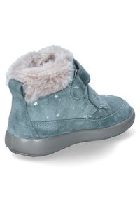 Wildleder Stiefelette in Teal mit Kunstfellfutter, Sternmustern und einem Seitenreißverschluss. Graue Gummisohle für guten Halt. Weiche Textur.