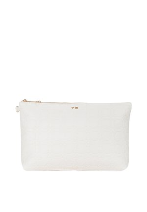 Borsetta bianca con zip realizzata in materiale goffrato, caratterizzata da un motivo floreale geometrico. Accessori in tonalità oro sulla zip.