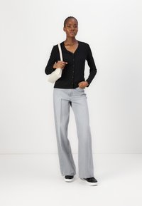 Calvin Klein WIDE - Džinsi ar platām starām - denim grey