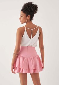 Herita PATTERNED RUFFLED - Veckad kjol - pink