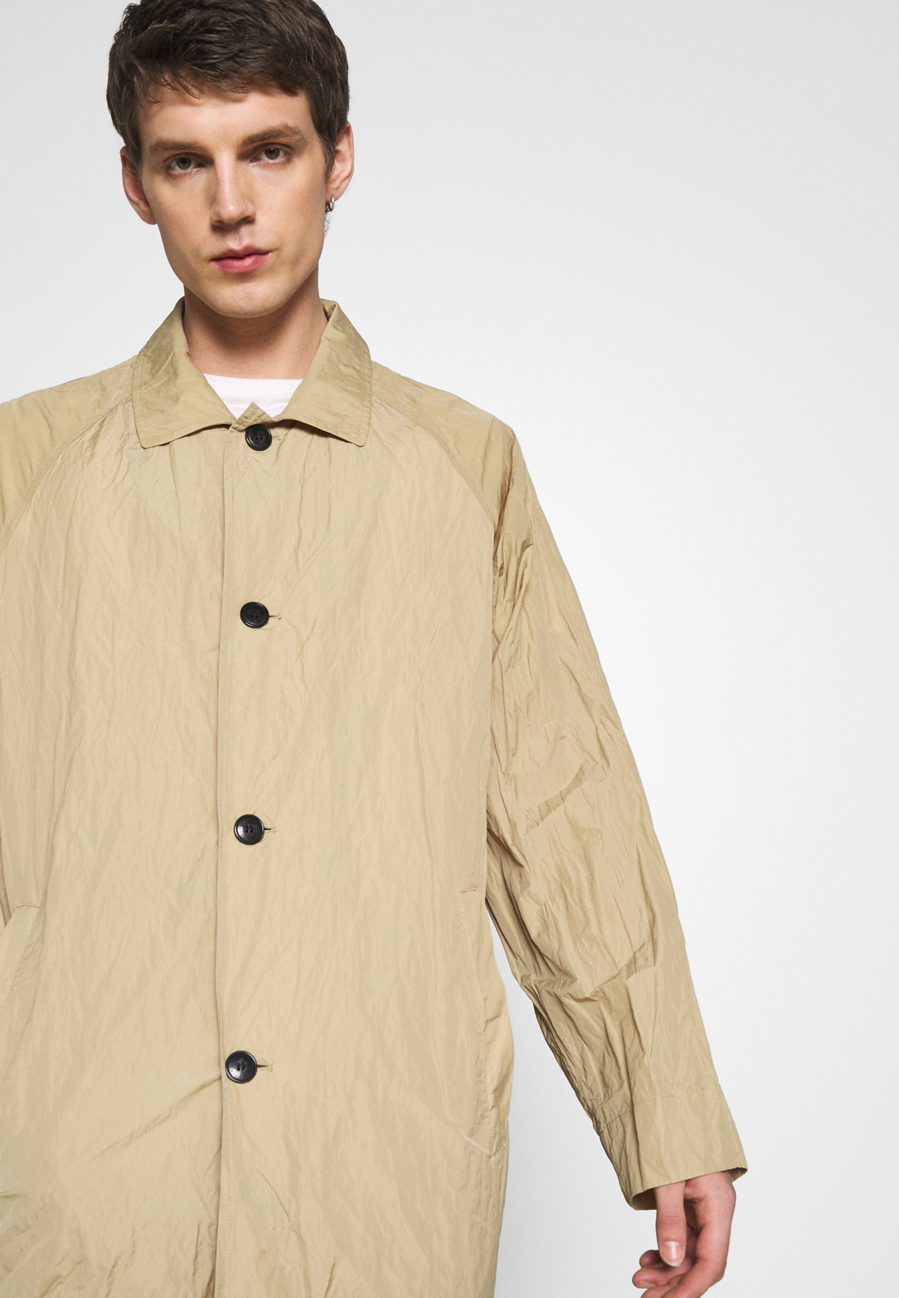 Weekday BARCLAY TECH COAT Mantel beigeBeige Zalando.nl Weekday MARTY REVERSIBLE JACKET Halflange jas black