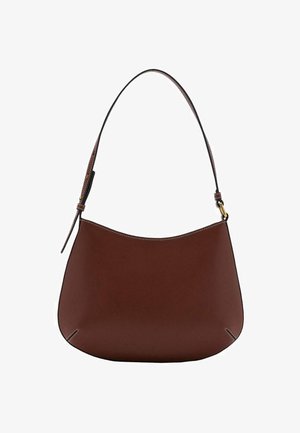 Sac à épaule en cuir marron avec une silhouette courbée, une sangle unique, des coutures contrastées et un design minimaliste.