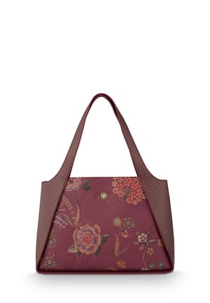 Bordeauxrode totebag met bloemenprint, patroon zijkanten en dubbele hengsels, met een klein rond metalen logo in het midden aan de voorkant.