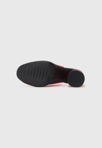 ECCO SCULPTED - Apavi ar platformu un papēžiem - scarlet
