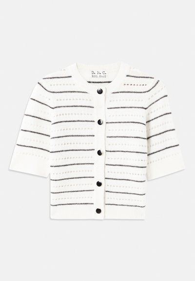 Witte korte mouwen cardigan met zwarte horizontale strepen, voorzien van een ronde halslijn, knoopsluitingen en open gebreide details.