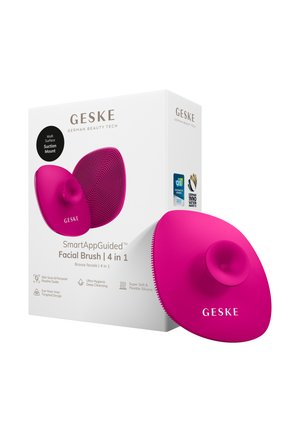 Brosse faciale en silicone rose vif avec fixation ventouse, à côté d'un emballage blanc étiqueté « GESKE SmartAppGuided Facial Brush 4 in 1 » et des autocollants de récompense.