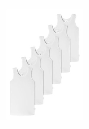 Set von sechs weißen Baumwoll-Tanktops mit Rundhalsausschnitten, gerippten Kanten und einer glatten Textur. Uniform im Design und in der Farbe.