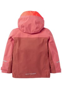 Chaqueta impermeable rosa con capucha; incluye paneles contrastantes en rosa más oscuro y acentos reflectantes. Logotipo en la parte inferior. Textura suave.