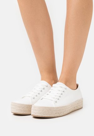 Sportieve veterschoenen - offwhite