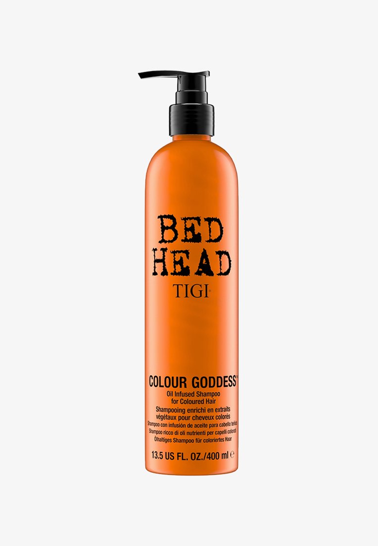 Orange plastflaska med pumplock, märkt "BED HEAD TIGI COLOUR GODDESS" och detaljer i svart tryck, 400 ml kapacitet.