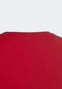 adidas Originals TREFOIL TEE-JUNIOR - Apdrukāts T-krekls - red
