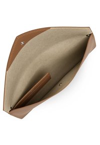 Portafoglio in pelle marrone con una superficie liscia, foderato in tessuto, dotato di un compartimento per carte e chiusura a scatto. L'interno presenta un design aperto.