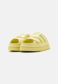 UGG GOLDENGLOW SLIDE - Heeled mules - light green